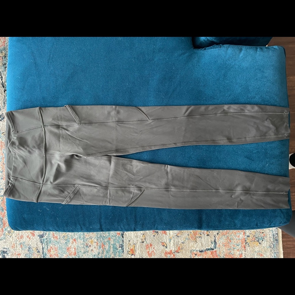 LuluLemon leggings with pockets, size 2, NWOT